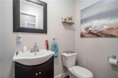 27 Shaw Street, Hamilton, ON - Indoor Photo Showing Bathroom