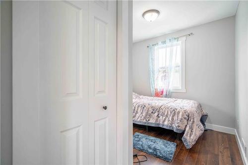 27 Shaw Street, Hamilton, ON - Indoor Photo Showing Bedroom
