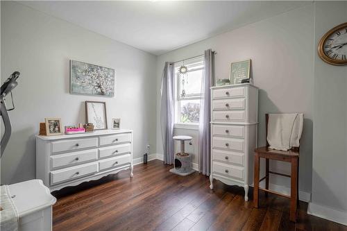 27 Shaw Street, Hamilton, ON - Indoor Photo Showing Bedroom