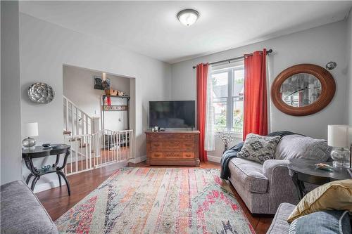 27 Shaw Street, Hamilton, ON - Indoor Photo Showing Living Room