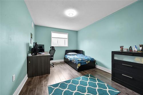 78 Hannon Crescent, Stoney Creek, ON - Indoor Photo Showing Bedroom
