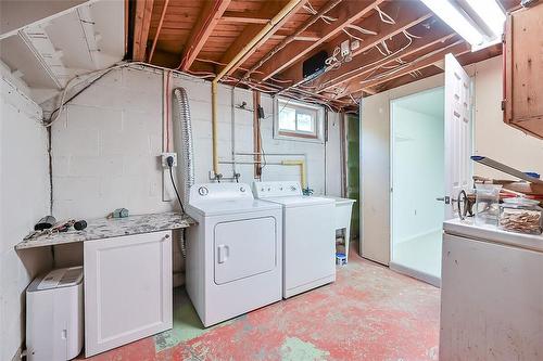 86 West 4Th Street, Hamilton, ON - Indoor Photo Showing Laundry Room