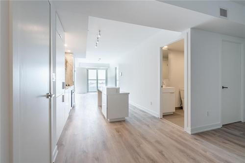 370 Martha Street|Unit #309, Burlington, ON - Indoor Photo Showing Kitchen