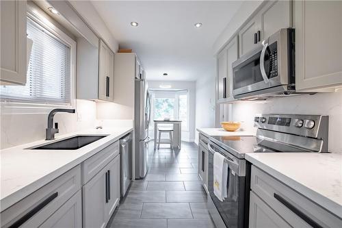 55 Ross Street, Haldimand County, ON - Indoor Photo Showing Kitchen With Upgraded Kitchen