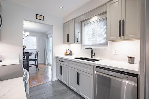 55 Ross Street, Haldimand County, ON - Indoor Photo Showing Kitchen With Upgraded Kitchen
