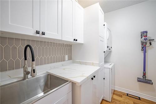 55 Ross Street, Haldimand County, ON - Indoor Photo Showing Laundry Room