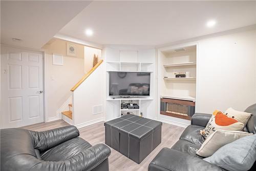 55 Ross Street, Haldimand County, ON - Indoor Photo Showing Living Room