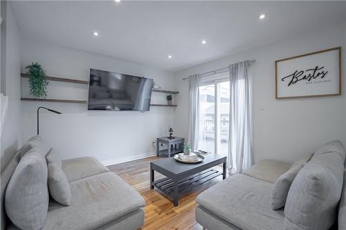 55 Ross Street, Haldimand County, ON - Indoor Photo Showing Living Room