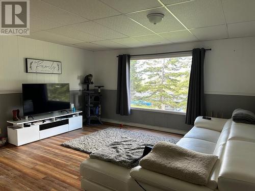 205 Gibbon Road, Williams Lake, BC - Indoor Photo Showing Living Room