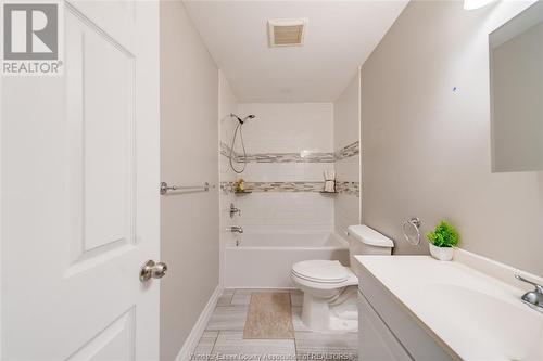 1676 Ford Boulevard, Windsor, ON - Indoor Photo Showing Bathroom