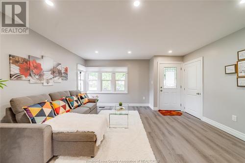 1676 Ford Boulevard, Windsor, ON - Indoor Photo Showing Living Room
