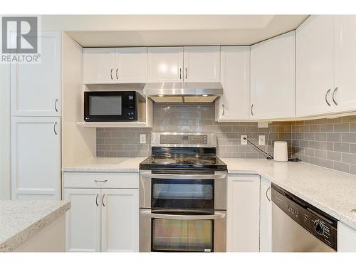 3115 De Montreuil Court Unit# 101, Kelowna, BC - Indoor Photo Showing Kitchen