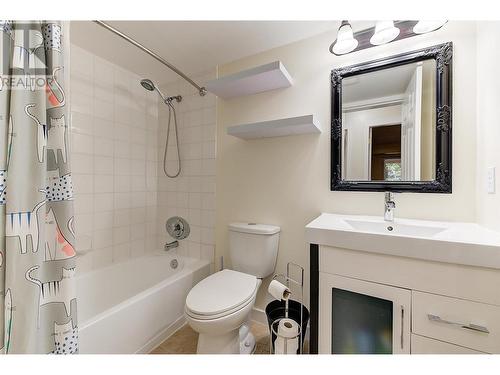 3115 De Montreuil Court Unit# 101, Kelowna, BC - Indoor Photo Showing Bathroom