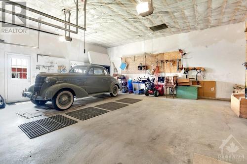 1552 Ste Marie Road, Embrun, ON - Indoor Photo Showing Garage