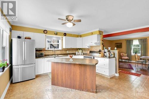 1552 Ste Marie Road, Russell, ON - Indoor Photo Showing Kitchen