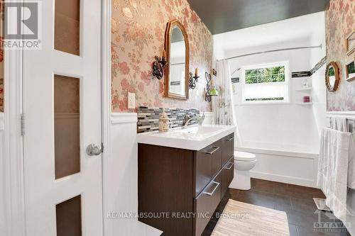 1552 Ste Marie Road, Russell, ON - Indoor Photo Showing Bathroom