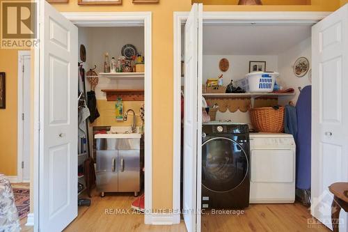 1552 Ste Marie Road, Russell, ON - Indoor Photo Showing Laundry Room