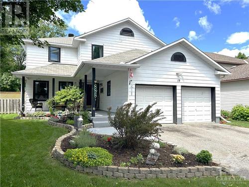 19 Townsend Drive, Ottawa, ON - Outdoor With Facade