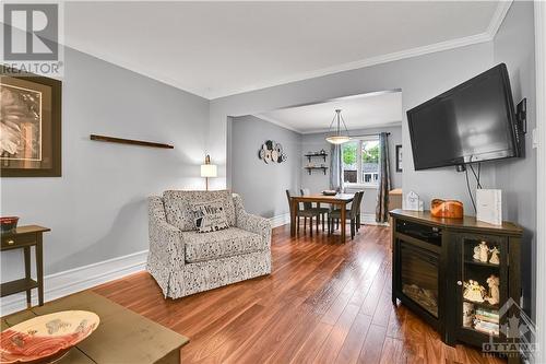 19 Townsend Drive, Ottawa, ON - Indoor Photo Showing Living Room