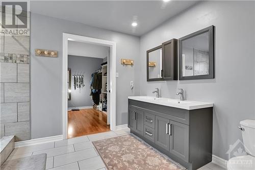 19 Townsend Drive, Ottawa, ON - Indoor Photo Showing Bathroom