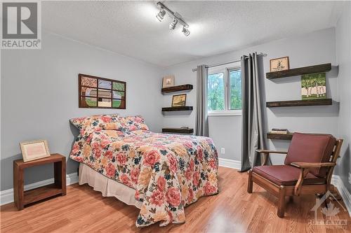 19 Townsend Drive, Ottawa, ON - Indoor Photo Showing Bedroom