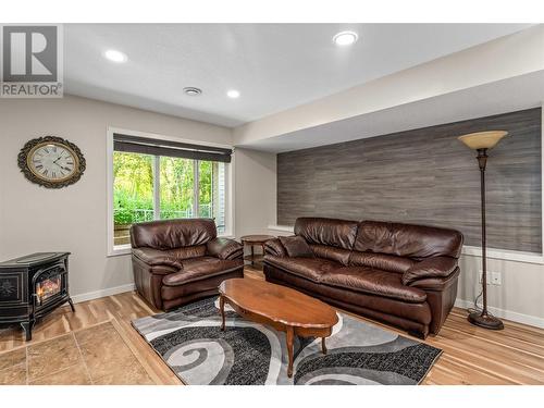 3473 Creekview Crescent, West Kelowna, BC - Indoor Photo Showing Living Room With Fireplace