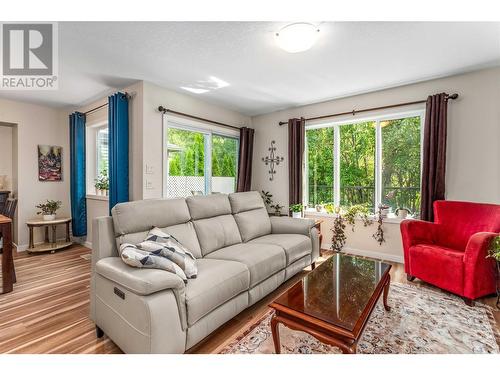 3473 Creekview Crescent, West Kelowna, BC - Indoor Photo Showing Living Room