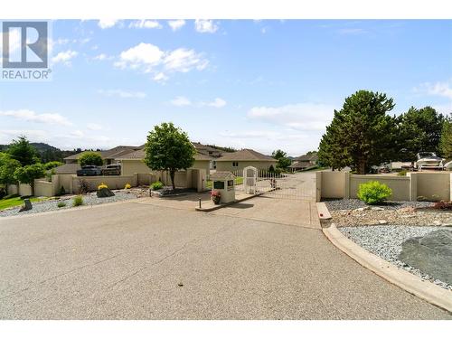 2377 Shannon Woods Drive Unit# 201, West Kelowna, BC - Outdoor