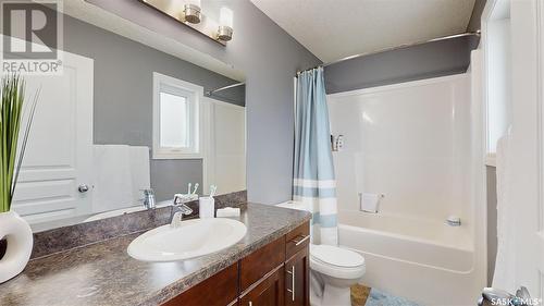 4314 E Green Olive Way, Regina, SK - Indoor Photo Showing Bathroom