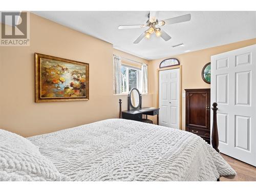 2041 26 Avenue Ne, Salmon Arm, BC - Indoor Photo Showing Bedroom