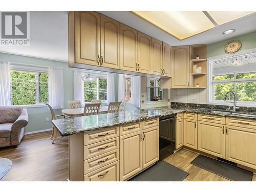 2041 26 Avenue Ne, Salmon Arm, BC - Indoor Photo Showing Kitchen