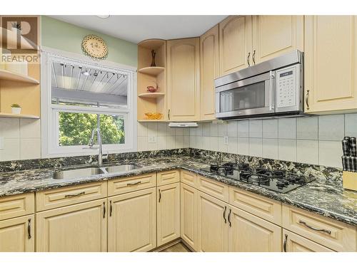 2041 26 Avenue Ne, Salmon Arm, BC - Indoor Photo Showing Kitchen With Double Sink With Upgraded Kitchen