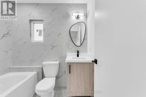 90 Frederick Avenue, Hamilton, ON - Indoor Photo Showing Bathroom