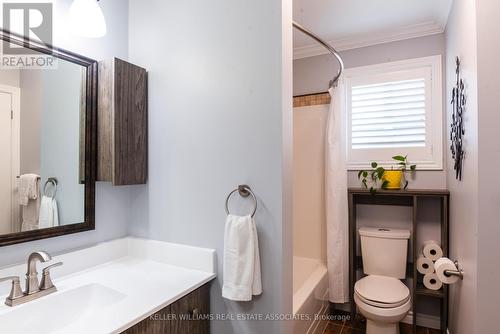 217 Baxter Street, London, ON - Indoor Photo Showing Bathroom