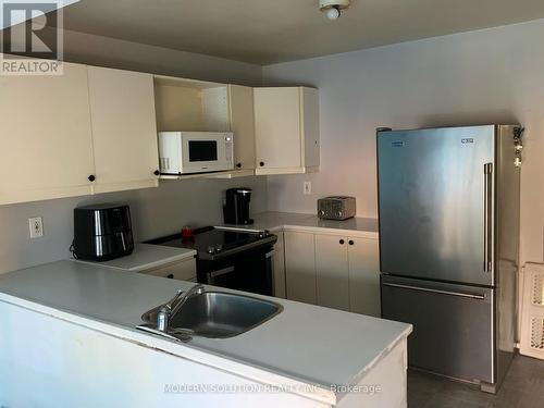 87 Robins Avenue, Hamilton, ON - Indoor Photo Showing Kitchen