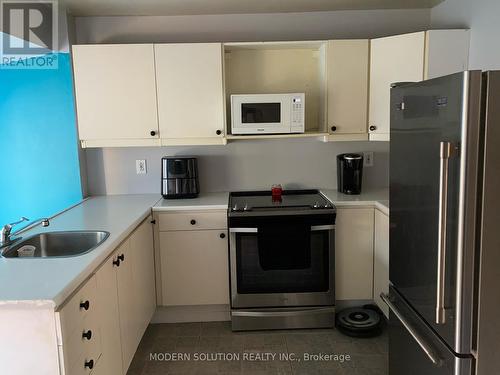 87 Robins Avenue, Hamilton, ON - Indoor Photo Showing Kitchen