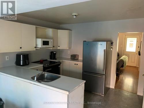 87 Robins Avenue, Hamilton, ON - Indoor Photo Showing Kitchen