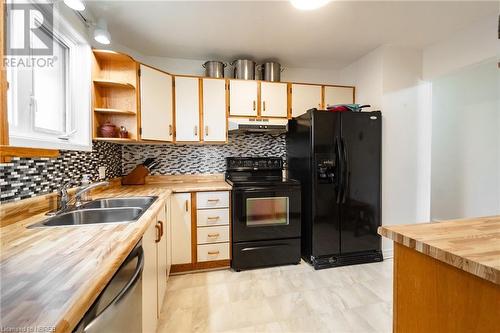 21 Regent Court, North Bay, ON - Indoor Photo Showing Kitchen With Double Sink