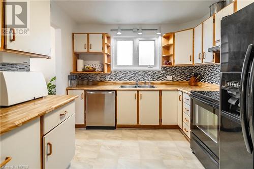 21 Regent Court, North Bay, ON - Indoor Photo Showing Kitchen With Double Sink