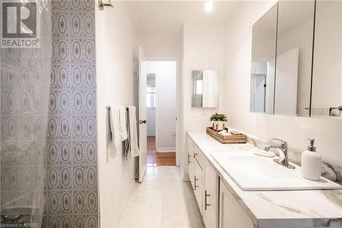 21 Regent Court, North Bay, ON - Indoor Photo Showing Bathroom