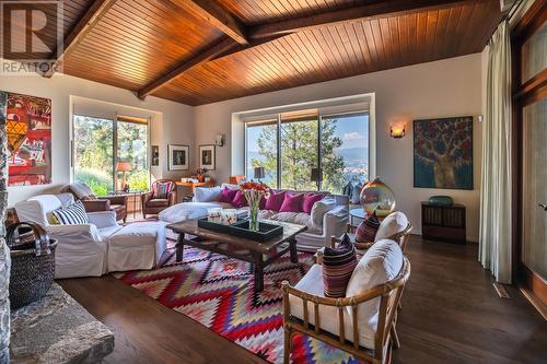 6301 North Naramata Road, Naramata, BC - Indoor Photo Showing Living Room