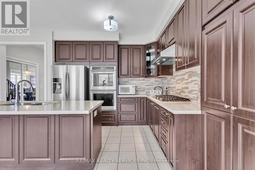125 Russell Creek Drive, Brampton, ON - Indoor Photo Showing Kitchen With Double Sink With Upgraded Kitchen