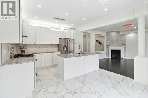 485 Bessborough Drive, Milton, ON - Indoor Photo Showing Kitchen With Upgraded Kitchen