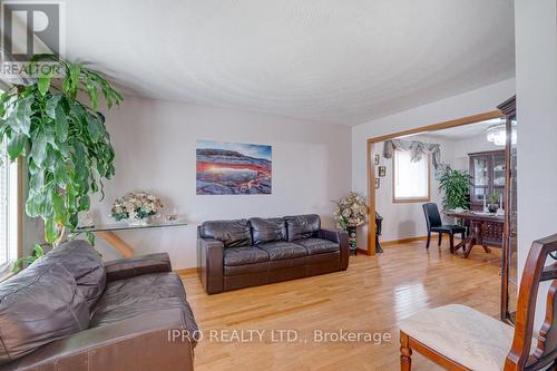 134 Lisbon Pines Drive, Cambridge, ON - Indoor Photo Showing Living Room