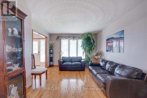 134 Lisbon Pines Drive, Cambridge, ON - Indoor Photo Showing Living Room