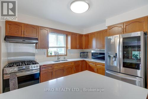 134 Lisbon Pines Drive, Cambridge, ON - Indoor Photo Showing Kitchen With Double Sink