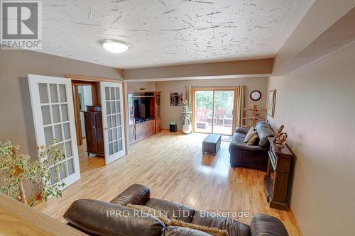 134 Lisbon Pines Drive, Cambridge, ON - Indoor Photo Showing Living Room