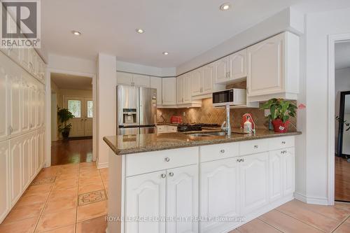 6052 St. Ives Way, Mississauga, ON - Indoor Photo Showing Kitchen