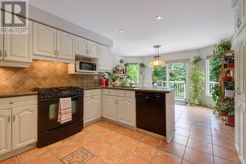 6052 St. Ives Way, Mississauga, ON - Indoor Photo Showing Kitchen