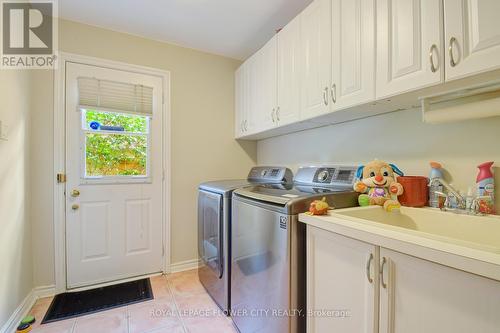 6052 St. Ives Way, Mississauga, ON - Indoor Photo Showing Laundry Room